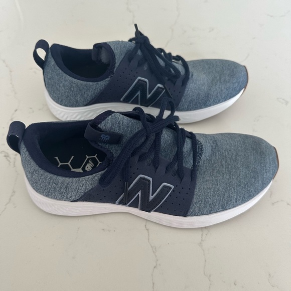 New Balance - Picture 2 of 5